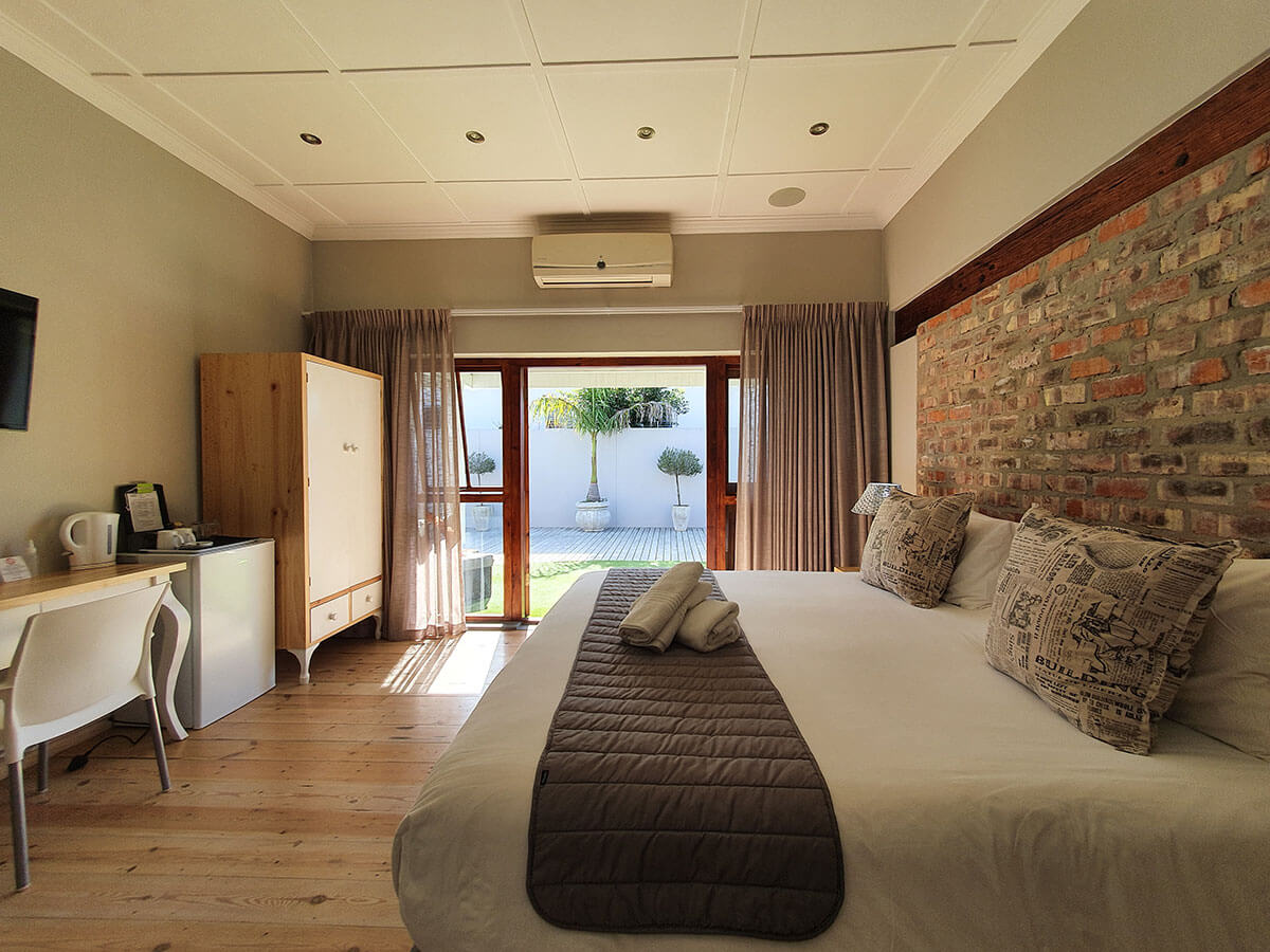 two-fat-owls-luxury-room-07